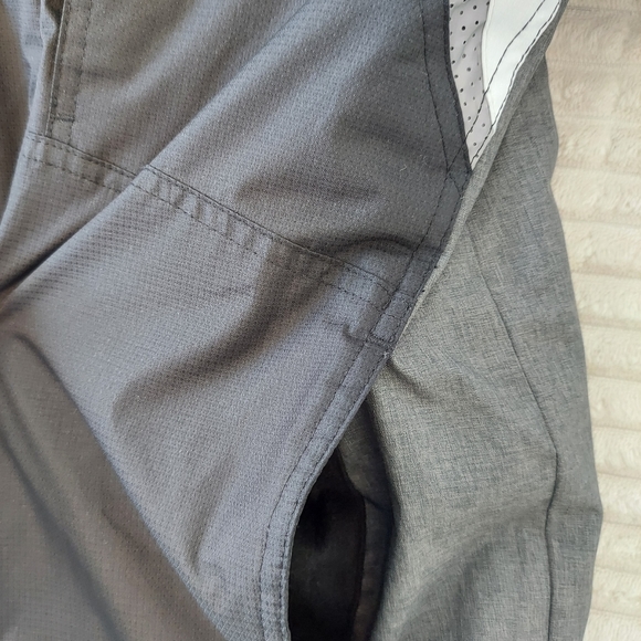 Youth GERRY Hooded Full Zip Snow Ski Shell Jacket - S 7/8 Black/Gray. - Picture 5 of 7